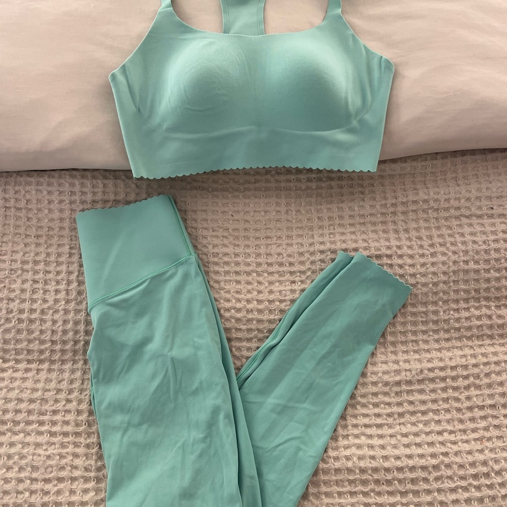 Aerie Seamless Green Sports Bra and Leggings Set